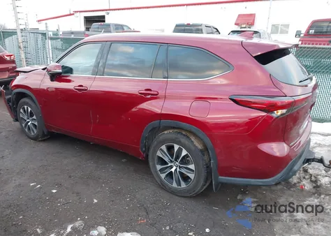 2022 Toyota Highlander Xle z USA, uszkodzony, nr VIN 5TDGZRBH5NS573119